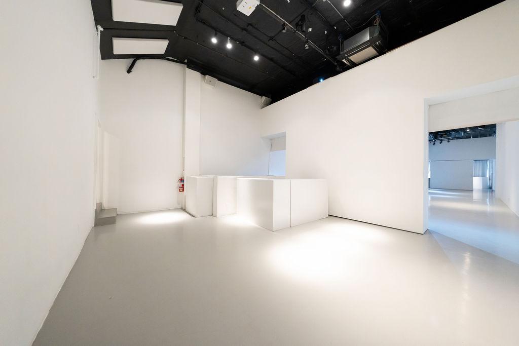 White pedestals along the white walls of the empty room